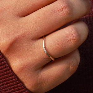 14K Gold Curved Wedding Band Three Stone Moissanite Eternity Band Stacking Promise Ring Dainty Curved Band Minimalist Thin Anniversary Band