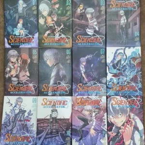 Puede incluir: Un conjunto de 11 novelas gráficas de manga con una portada azul y verde con el título "A Certain Scientific Accelerator" en texto blanco. Las portadas presentan varios personajes de la serie de manga.