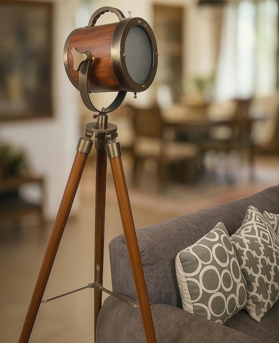 Lampada Da Terra A Treppiede In Legno E Ottone Antico - Altezza 152 Cm - Stile Vintage Per Soggiorno
