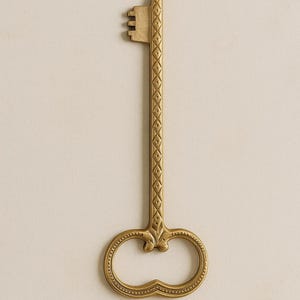 Personalized Rustic Key Wall Decor Set – Oversized Antique-Style Keys for Entryway, Man Cave, Office | Unique Vintage Gift Home Accent