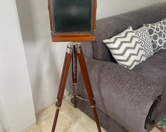 Decorative Vintage Design Cameras Old Retro Look Brown Tripod Replica Home Vintage Charming Old camera with wooden Tripod