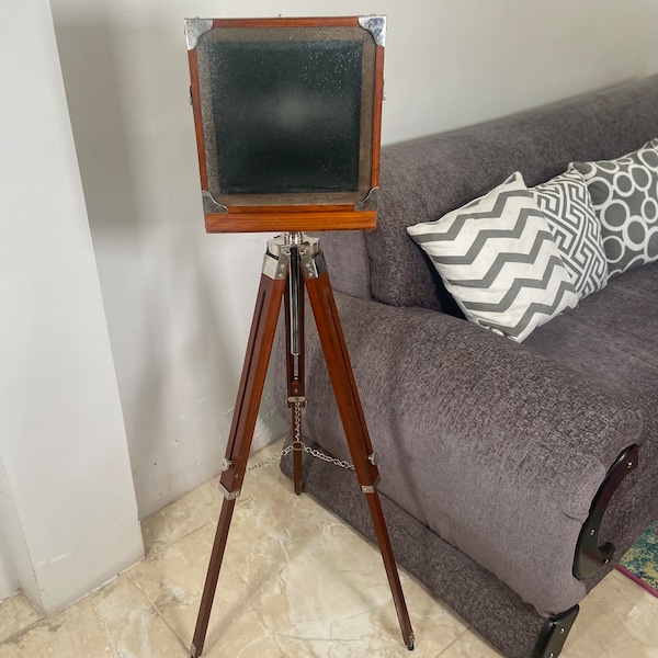 Decorative Vintage Design Cameras Old Retro Look Camera Brown Tripod Replica Home Vintage Charming Old camera with wooden Tripod