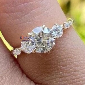 1CT Round Brilliant Cut Moissanite Diamond Engagement Ring Distance Pave Set Ring Anniversary Ring Diamond Rings For Women Promise Ring