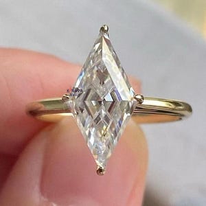 D Color Moissanite Diamond 2CT Kite Cut Solitaire Ring Yellow Gold Engagement Ring For Women Anniversary Gift Kite Bridal Ring For Women