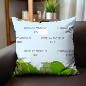 Puede incluir: Una almohada azul claro con una nube blanca y árboles verdes. La almohada tiene el texto "Overlay Mockup PNG" repetido.