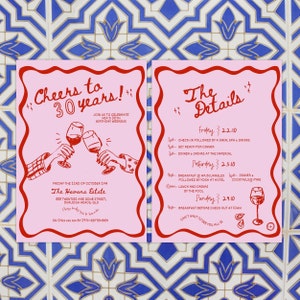 Puede incluir: Una invitaci&oacute;n rosa y roja con una fuente de letra caprichosa para una celebraci&oacute;n de 30 cumplea&ntilde;os. La invitaci&oacute;n incluye el texto "Cheers to 30 years!" y detalles sobre la celebraci&oacute;n del fin de semana en The Havana Estate.