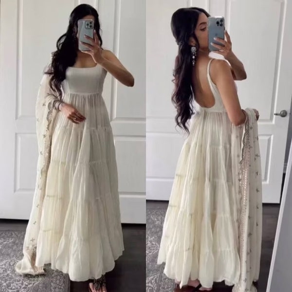 Nieuwste witte volledig volledig 10 meter Ruffle Flair wit/zwart lange Anarkali met Dupatta, feestkleding 2 pct kant-en-klare pakset voor dames/bruidsmeisje