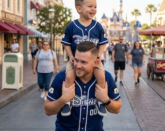 Spersonalizowana koszulka baseballowa z logo Disney w kolorze granatowym, prezent urodzinowy na Dzień Ojca, 70. rocznica Disney 2026, pasująca do rodziny, koszulka podróżna