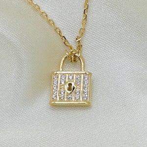 Collier de cadenas en argent CZ, collier de petite serrure, bijoux de serrure Dainty, serrure d&#39;amour, pendentif de cadenas argenté, petit charme de serrure