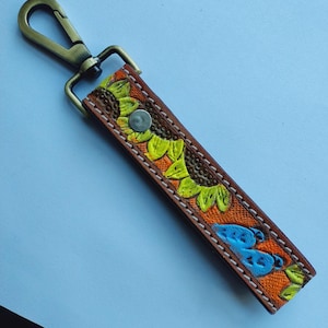 Llavero de cuero con diseño floral hecho a mano, estilo occidental, con clip para llaves, correa para llaves de coche, estilo vaquera, regalo de Navidad, envío gratuito a todo el mundo