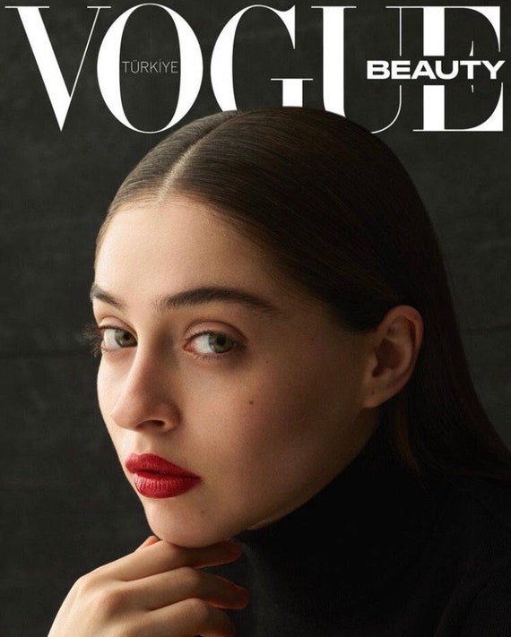 女性情報誌 Vogue Turkey Magazine April 2022 Vogue Turkey December 2024 Cover (Vogue Turkey)