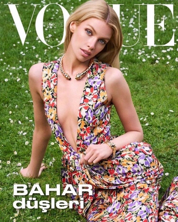 Vogue Turkey Magazine May 2022 女性情報誌