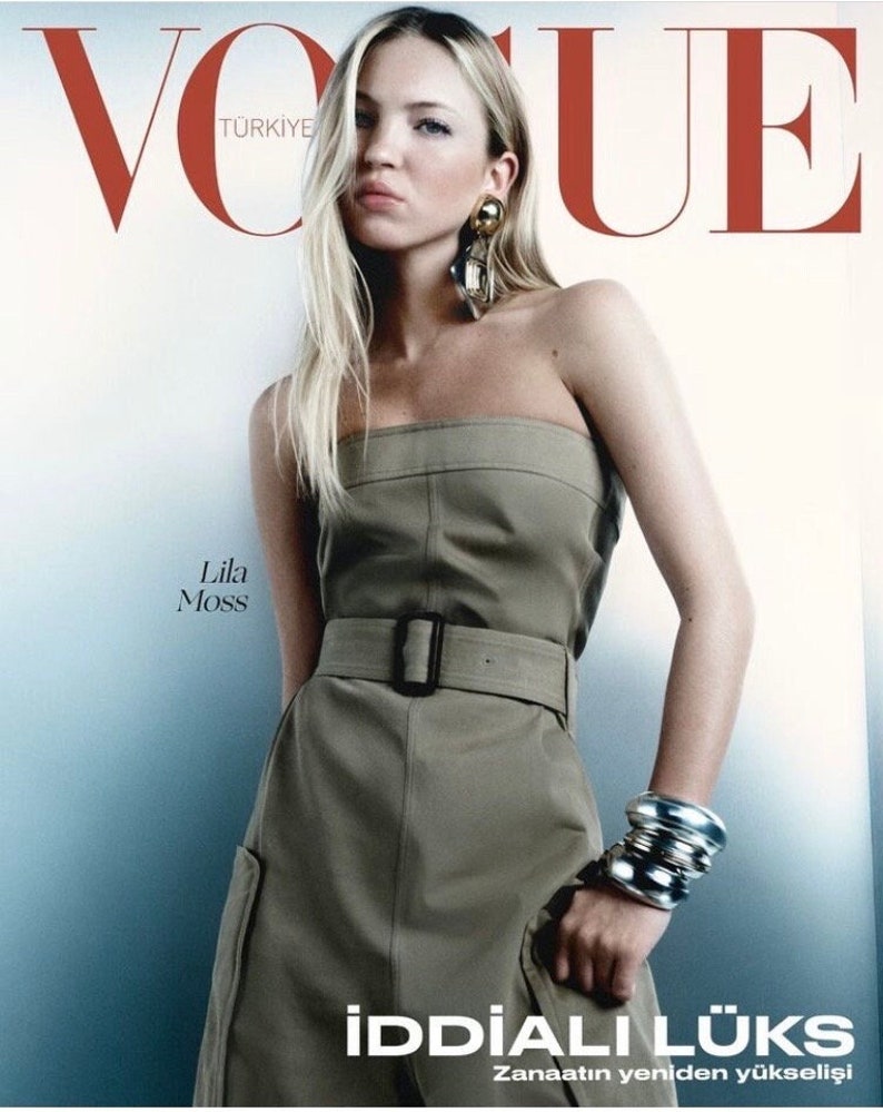 Vogue Türkei April 2024 Abdeckung Lila Moss Aron Piper Vogue Man Ergänzung / Kostenloser schneller Versand weltweit Bild 1