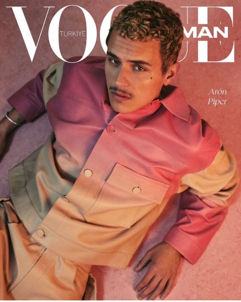 Vogue Türkei April 2024 Abdeckung Lila Moss Aron Piper Vogue Man Ergänzung / Kostenloser schneller Versand weltweit Bild 3