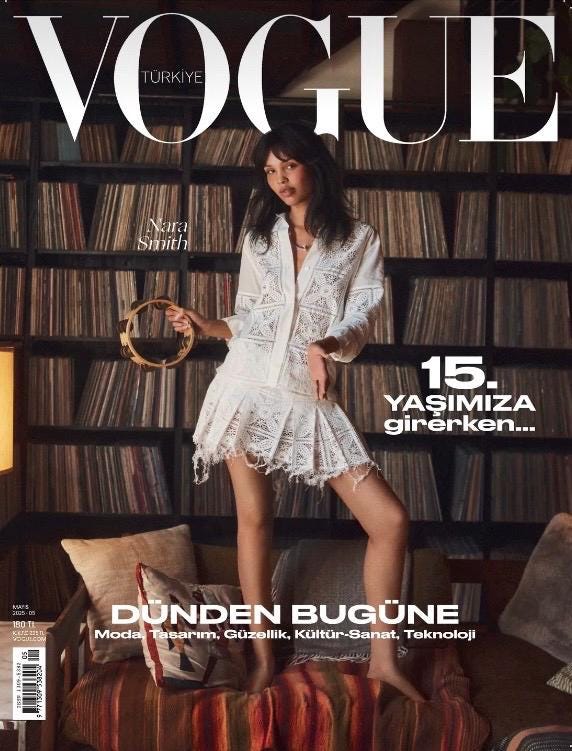 女性情報誌 Vogue Turkey Magazine May 2022 Vogue Turkey May 2025 - Nara Smith - Emma Chamberlain