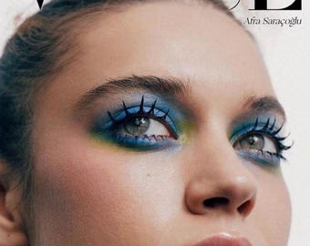 Vogue TÜRKİYE Magazine March 2022 $_12.JPG?set_id=880000500F