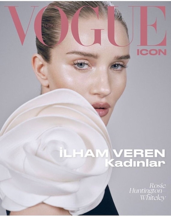 女性情報誌 Vogue Turkey Magazine February 2022 Mila van Eeten Thomas Cooksey for Vogue Turkey March 2022