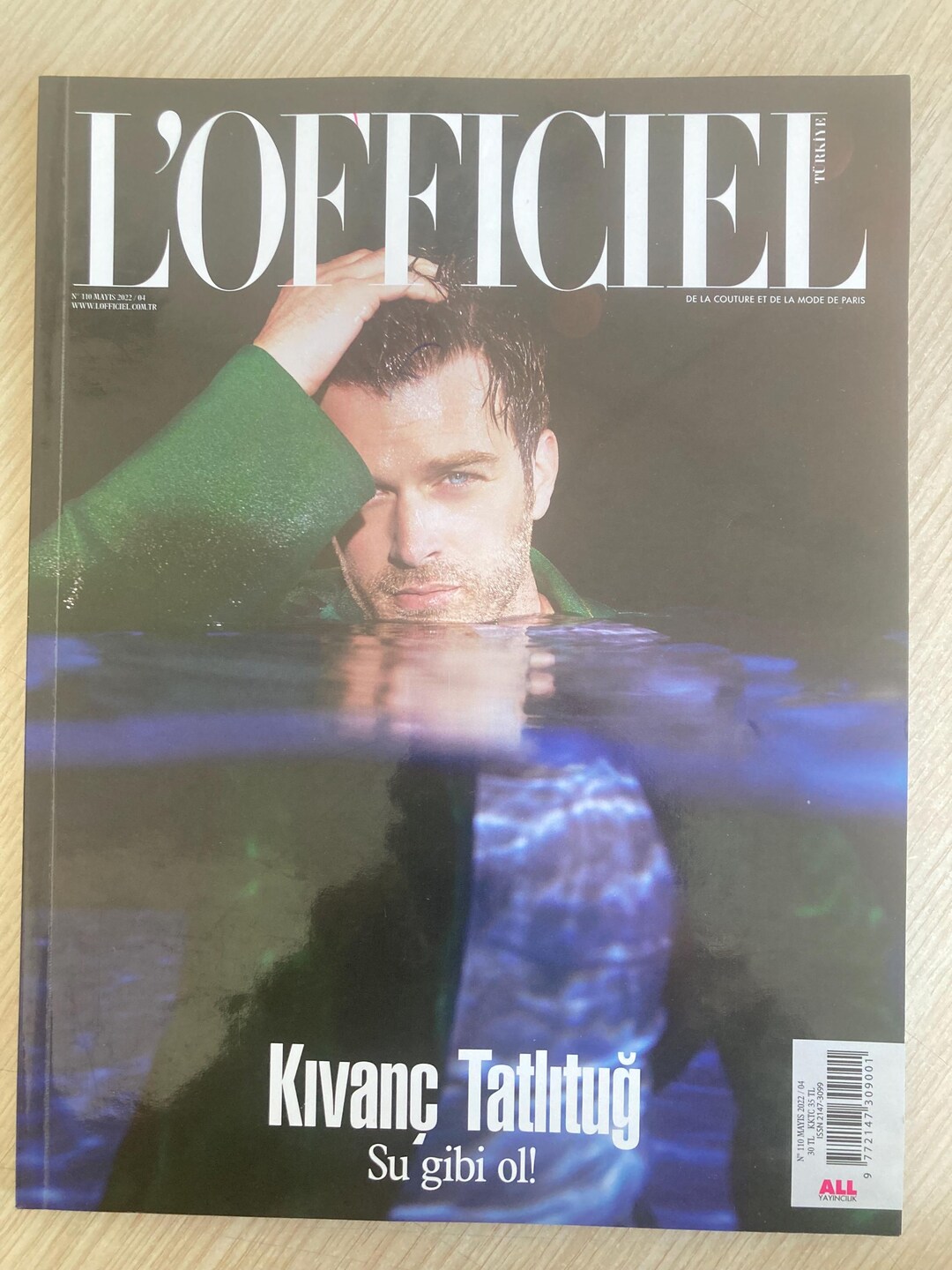Magazine L'officiel Turquie Mai 2022 - Édition Kıvanç Tatlıtuğ - Collecteur Mode
