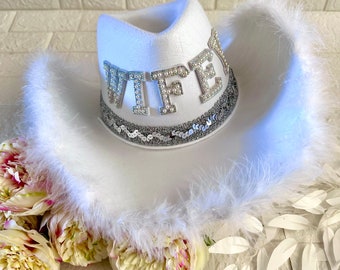 Cowboy bride hat | Hen do hat | Feather cowboy hat | Bride hat | Glitter bride hat | Hen party | Last rodeo hen party