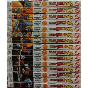 K&ouml;nnte beinhalten: Ein Stapel von 15 Dragon Ball Super Manga-B&auml;nden mit einem bunten Cover, das den Titel und einen Charakter aus der Serie zeigt. Die B&auml;nde sind von 1 bis 15 nummeriert.
