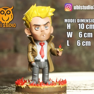 Op de afbeelding: Een gestileerd beeldje van een man in een trenchcoat, die een aansteker vasthoudt. Hij staat op een voetstuk met vlammen. Het beeldje is 10 cm hoog, 6 cm breed en 6 cm lang.