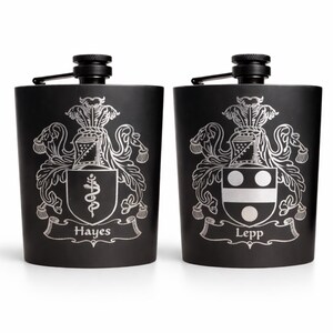 Personalized Family Crest Coat of Arms Laser Engraved Flask 画像 2