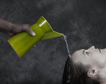 Brocca "PELIKAN": brocca per acqua o brocca da 1 litro in porcellana smaltata, realizzata a mano da artconforms ceramics