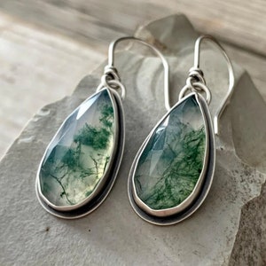 Moss Agate Earrings: 925 Sterling Silver Pear Dangle Drop Earrings