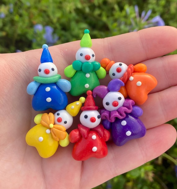 レインボーミニピエロの手作りフィギュア - Etsy 日本