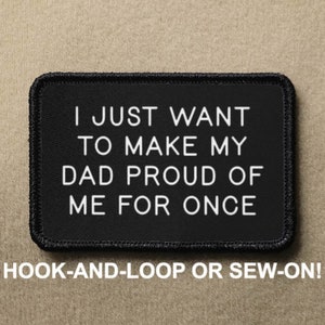 Puede incluir: Parche negro con texto blanco que dice "I JUST WANT TO MAKE MY DAD PROUD OF ME FOR ONCE". El parche es para velcro o para coser.