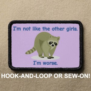 Je ne suis pas comme les autres filles, je suis pire raton laveur Meme Funny Novelty Morale Patch - Velcro ou coudre - Collection PATCHRIOT