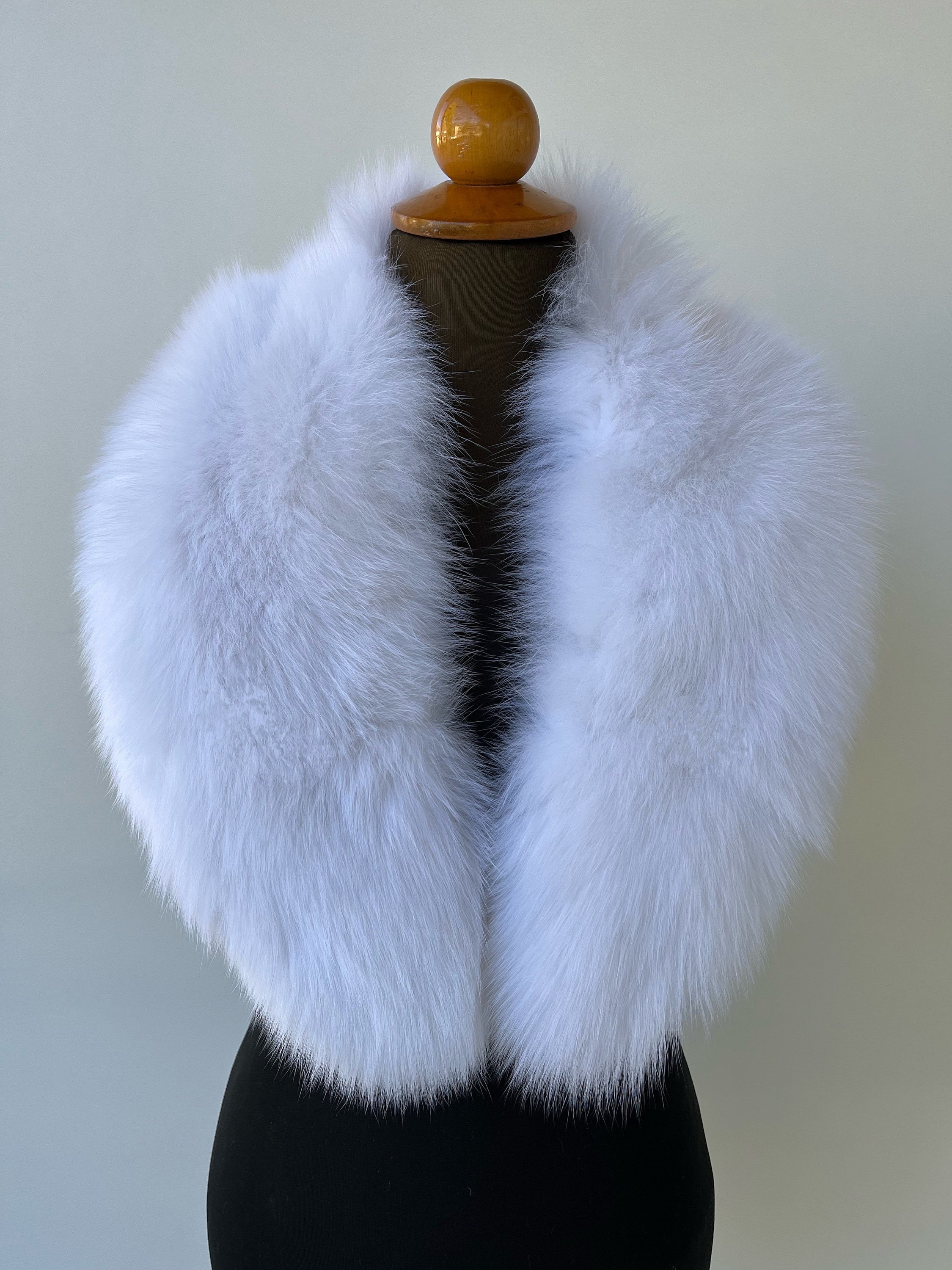 White fox fur collar discount