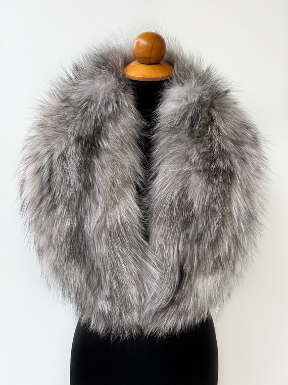 Handmade Gray Fox Fur Collar: Luxury Detachable Fur Stole - Etsy display picture 3
