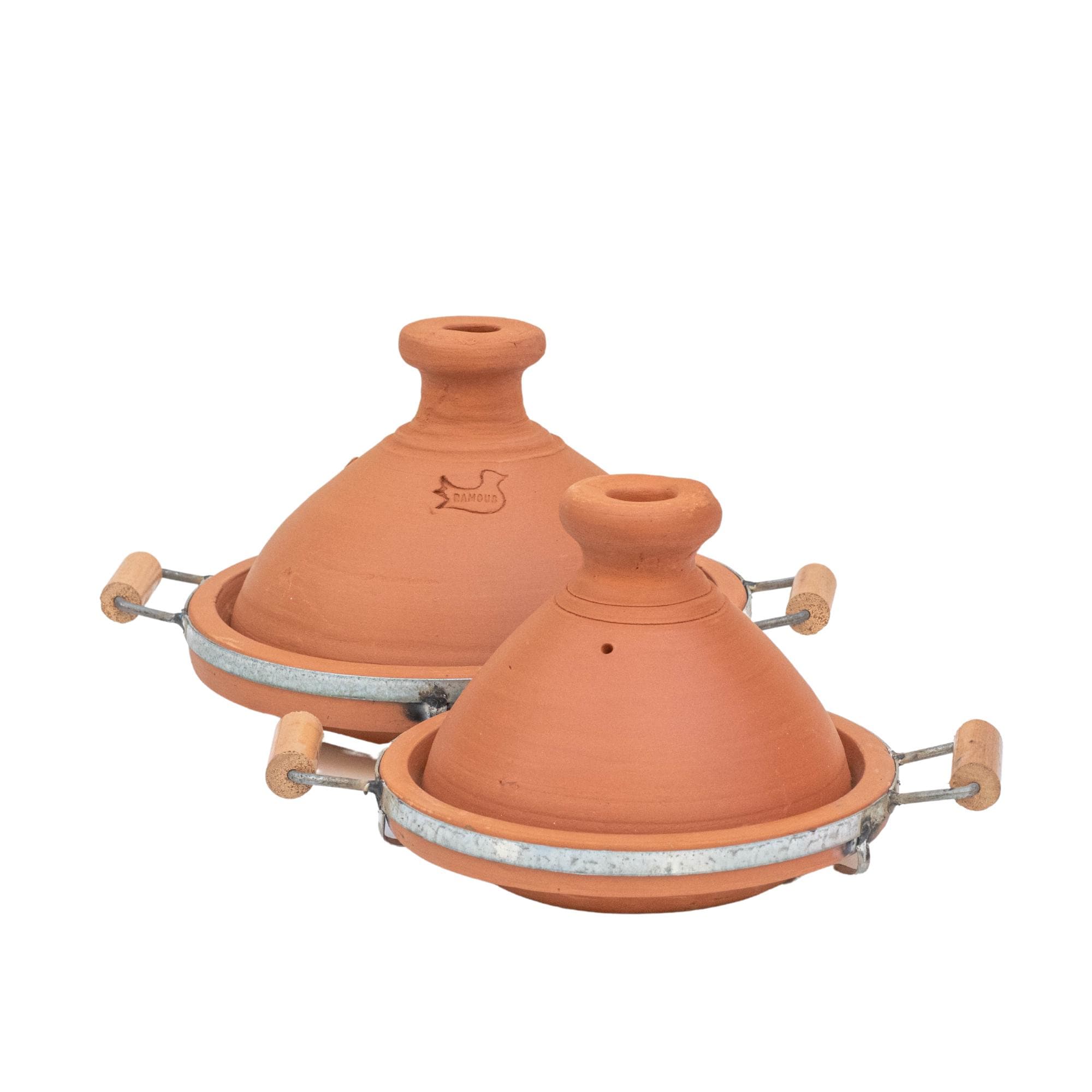 TAJINE en terre cuite style marocain plat ethnique.Fait Main naturelle TAJINE en terre cuite style marocain plat ethnique.Fait Main naturelle