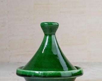 Mini tagine marroquí: fuente de cerámica verde Tamegroute hecha a mano.