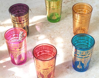 Juego de vasos de té marroquíes dorados / Regalo de Navidad / Vasos de té multicolores pintados a mano / Cristalería de lujo / Regalo para anfitriona