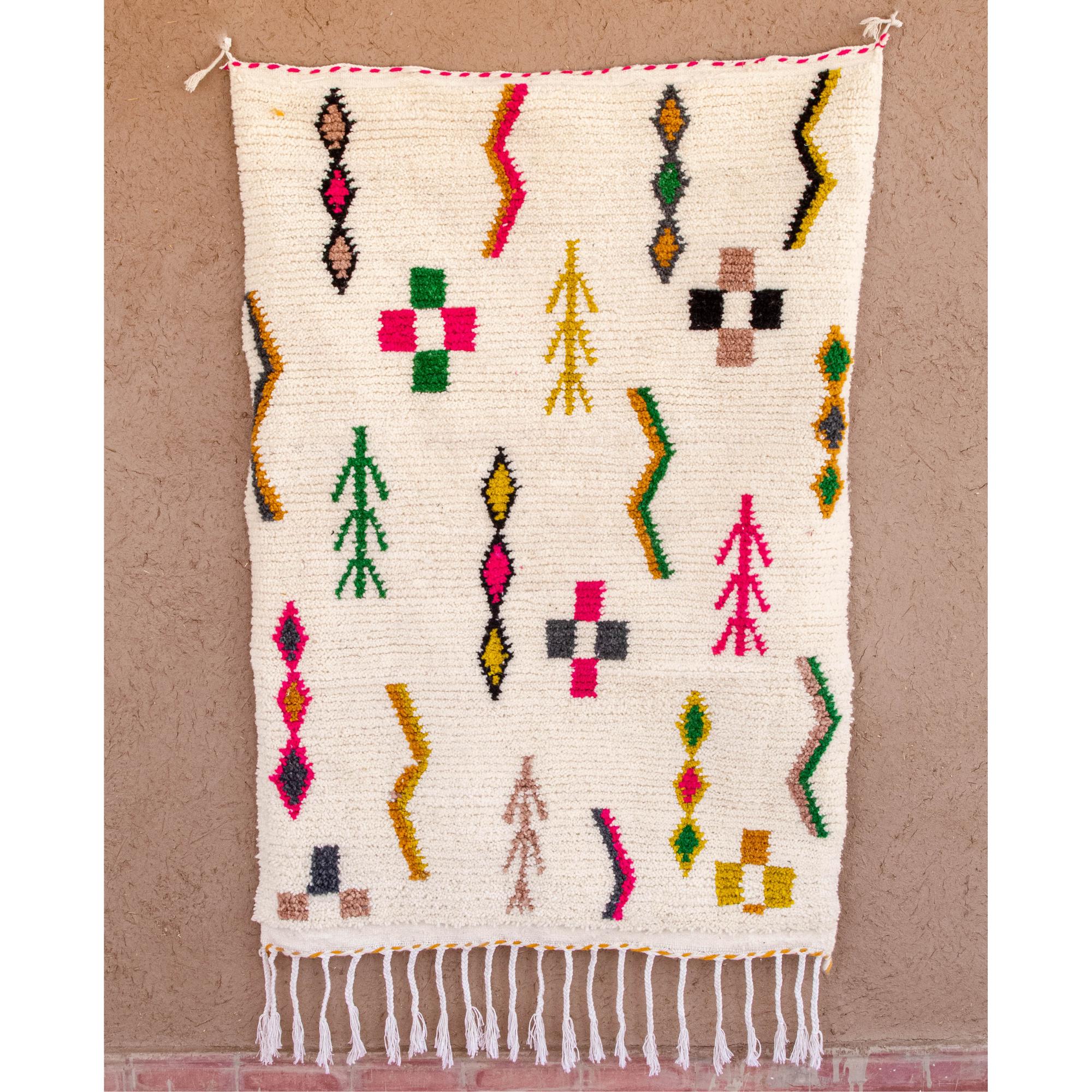 手織りモロッコウールラグ：本物のベルベルデザイン（145 cm x 110 cm