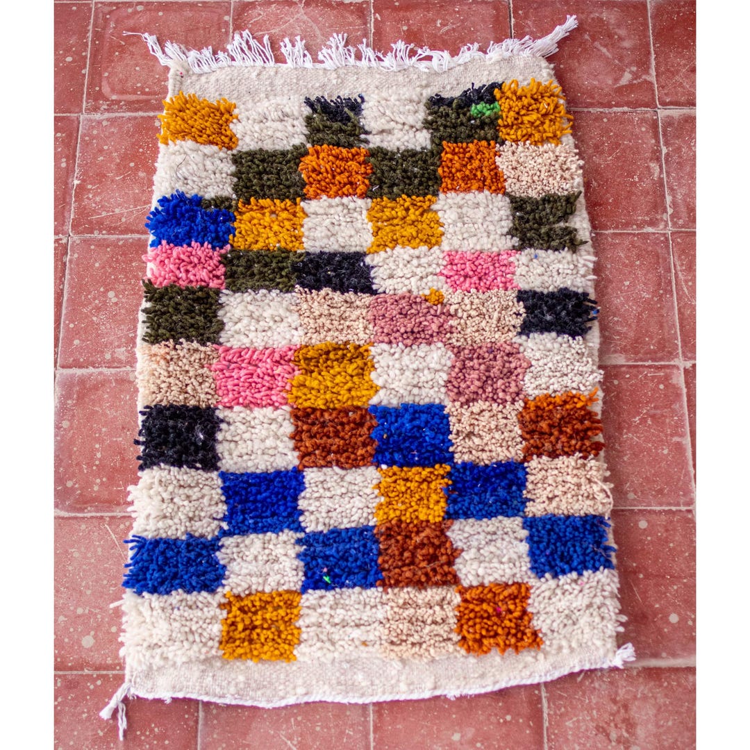 小さなカラフルなモロッコラグ：手織りベルベルウールのアジラルラグ