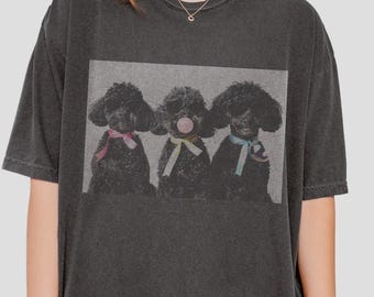 Maglietta con cucciolo di barboncino carino / Maglietta grafica con cane carino / Maglietta divertente con barboncino / Maglietta in cotone con colori confortevoli / Regalo per la mamma di un barboncino / Maglietta vintage con cane