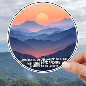 Reserva do Parque Nacional das Montanhas Akami-Uapishkᵘ-KakKasuak-Mealy, Newfoundland & Labrador, Canadá Adesivo impresso para parques nacionais Adesivo de viagem