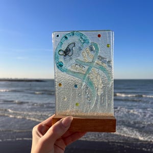 Fused Glass Jellyfish Art: Handmade Ocean Decor with Wood Base