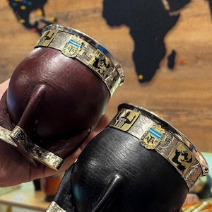 Tazza Tradizionale Dell'erba Mate Su Fondo Verde-cupo Immagine Stock - Foto 4