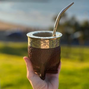 Textured Imperial Mate Gourd – Brown Leather & Engraved Rim – Handmade in Argentina