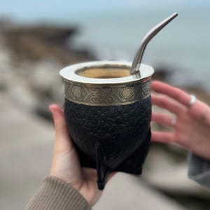 Imperial Mate Cup – Handmade Calabash & Leather – Geometric Rim Design – Gaucho Style Gourd – Argentine Yerba Mate Gift