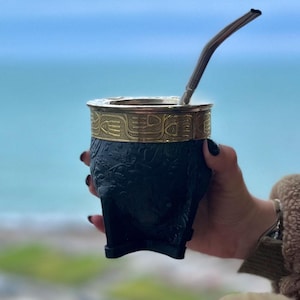 Black Imperial Mate Gourd – Floral Engraved Design – Handmade in Argentina