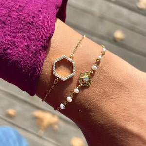 Dainty Gold Flower Bracelet, Minimalist Bracelet, Floral Charm Bracelet, Geometric Bracelet, Gift for Her, Made from Sterling Silver 925.