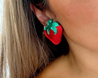 Pendientes de fresa con clip, divertidos pendientes de fruta para mujer, joyería llamativa hecha a mano, bonito regalo de verano, pendientes sin perforación