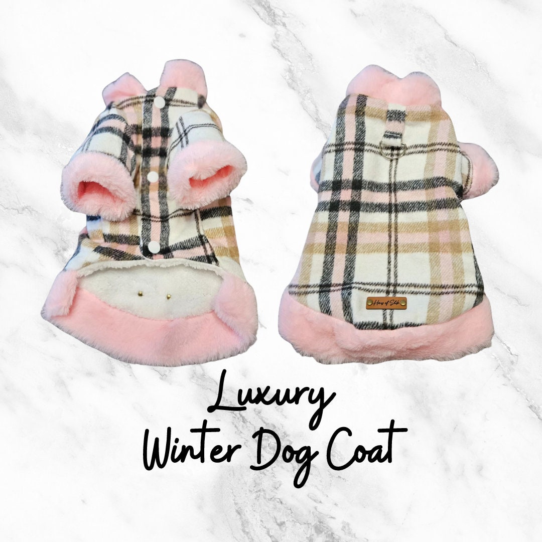Karierter Hundemantel: Winterfleece mit Kunstpelzbesatz