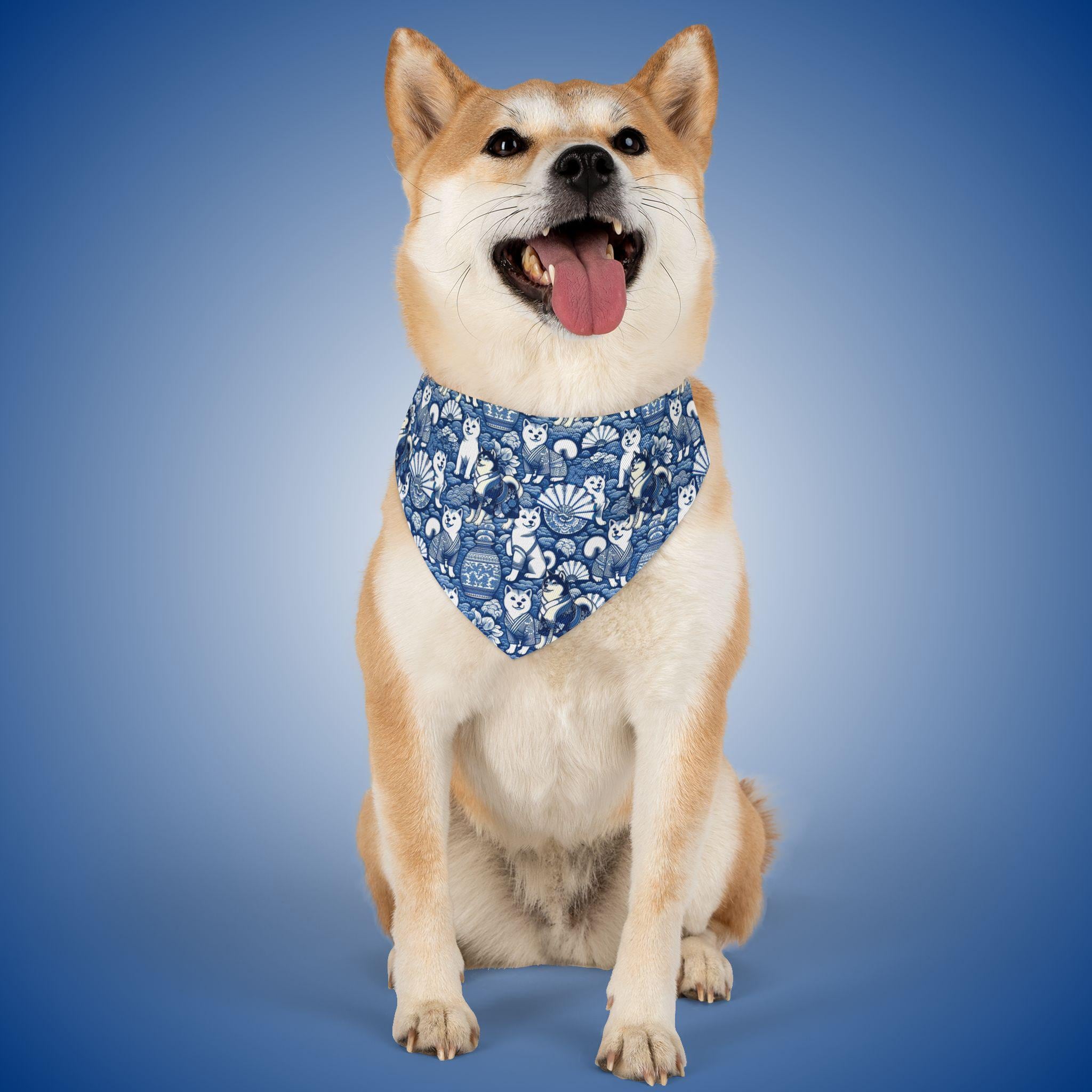 シノワズリ柴犬バンダナ：ブルー＆ホワイトのトワルプリント - Etsy 日本