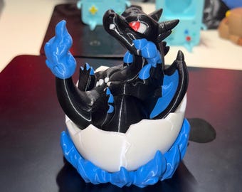 Svart & Blå Charizard X Hatchling-figur | Gamer Decor